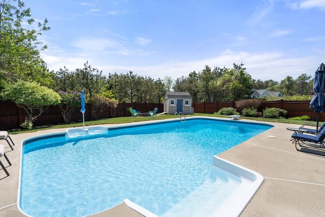 1 Lynne Cir, Plymouth, MA 02360