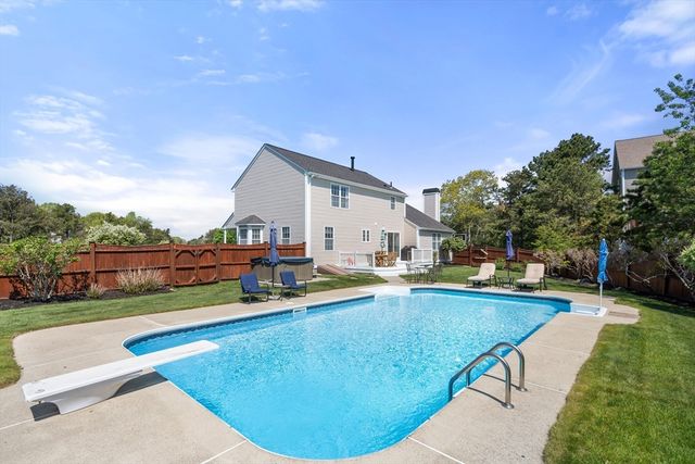 1 Lynne Cir, Plymouth, MA 02360