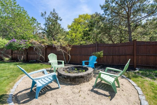 1 Lynne Cir, Plymouth, MA 02360