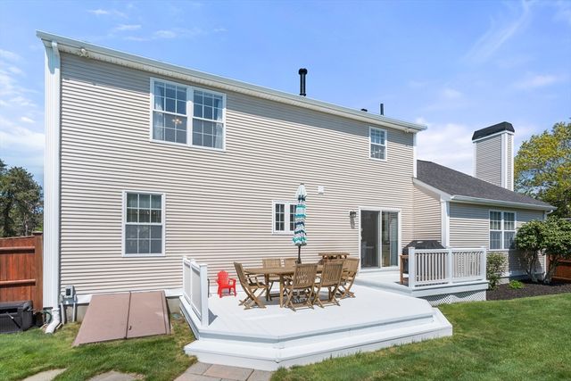 1 Lynne Cir, Plymouth, MA 02360