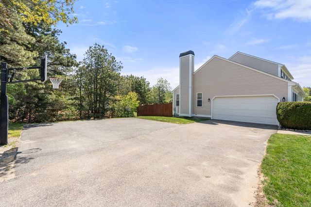 1 Lynne Cir, Plymouth, MA 02360
