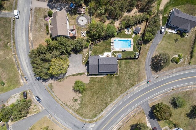1 Lynne Cir, Plymouth, MA 02360