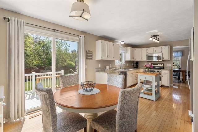 1 Lynne Cir, Plymouth, MA 02360