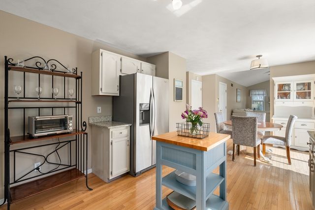 1 Lynne Cir, Plymouth, MA 02360