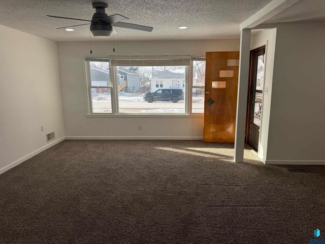 412 S Chicago Ave Avenue, Sioux Falls, SD 57103