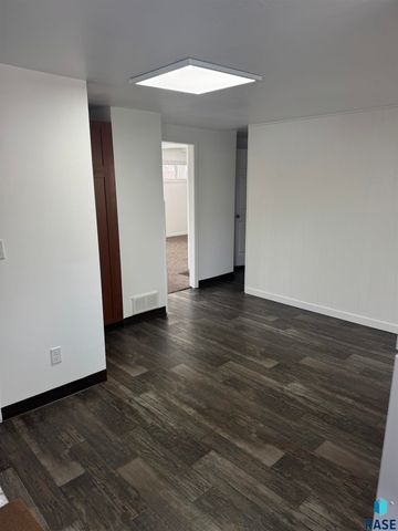 412 S Chicago Ave Avenue, Sioux Falls, SD 57103