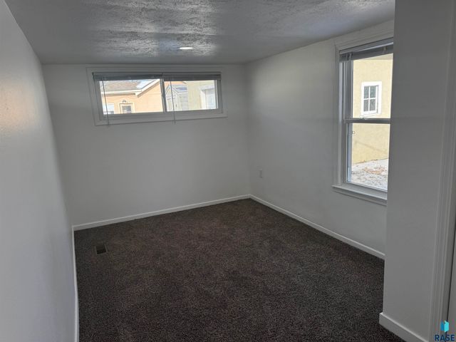 412 S Chicago Ave Avenue, Sioux Falls, SD 57103