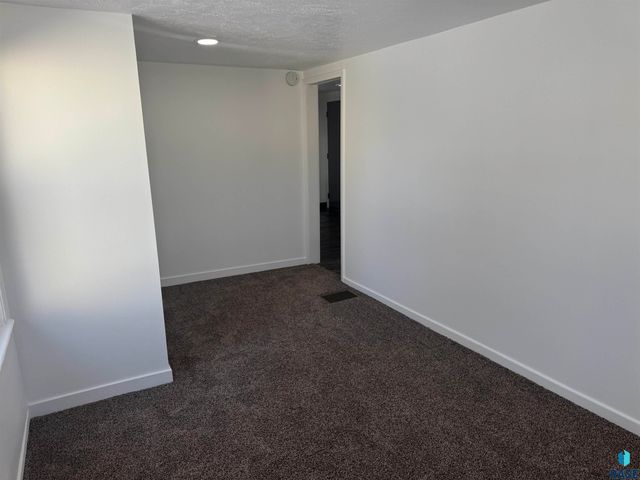 412 S Chicago Ave Avenue, Sioux Falls, SD 57103