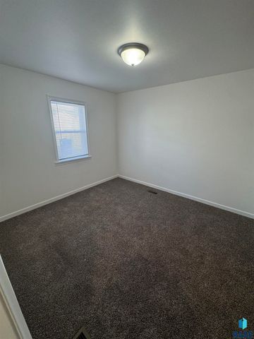 412 S Chicago Ave Avenue, Sioux Falls, SD 57103