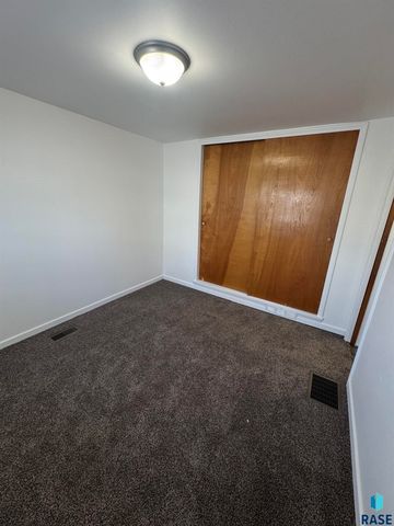 412 S Chicago Ave Avenue, Sioux Falls, SD 57103