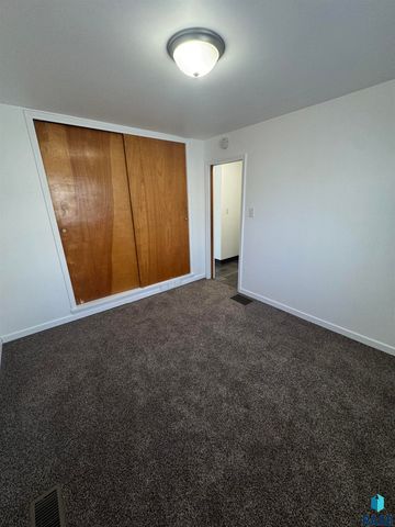 412 S Chicago Ave Avenue, Sioux Falls, SD 57103
