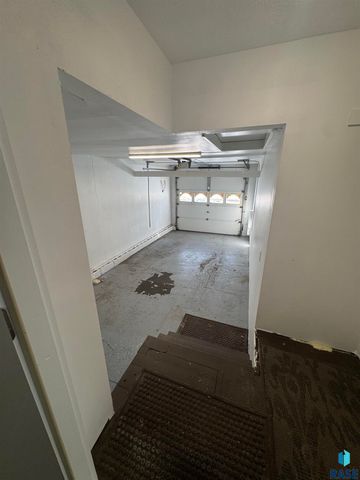 412 S Chicago Ave Avenue, Sioux Falls, SD 57103