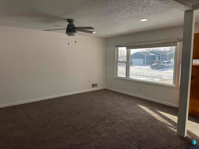 412 S Chicago Ave Avenue, Sioux Falls, SD 57103