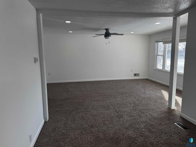 412 S Chicago Ave Avenue, Sioux Falls, SD 57103