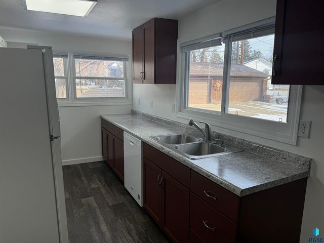 412 S Chicago Ave Avenue, Sioux Falls, SD 57103