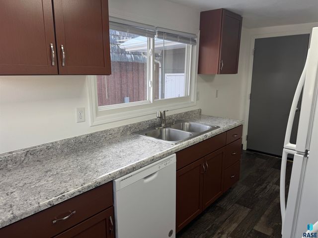 412 S Chicago Ave Avenue, Sioux Falls, SD 57103