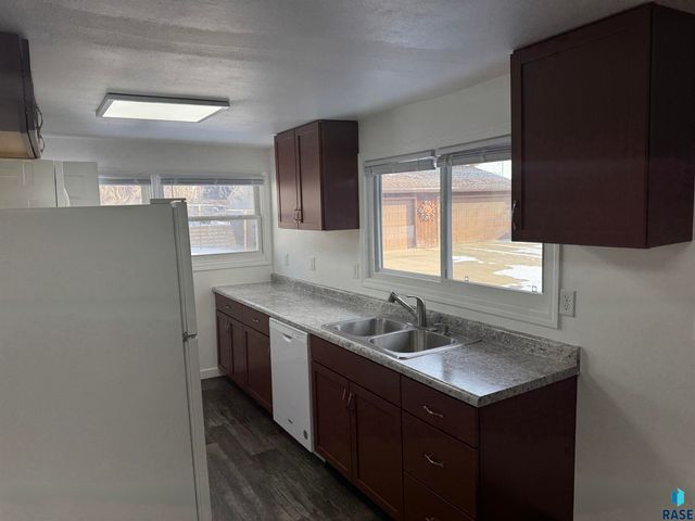 412 S Chicago Ave Avenue, Sioux Falls, SD 57103