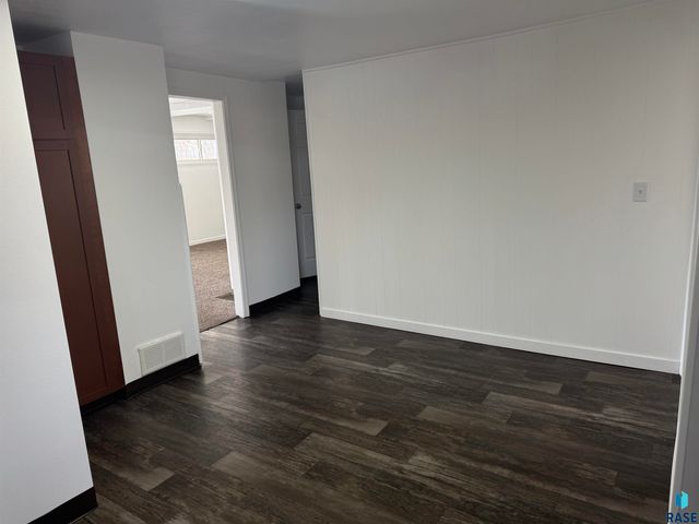 412 S Chicago Ave Avenue, Sioux Falls, SD 57103
