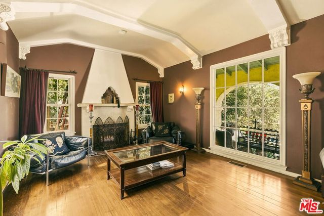 3916 Scandia Way, Los Angeles, CA 90065