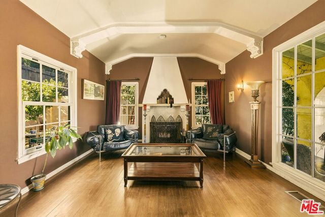 3916 Scandia Way, Los Angeles, CA 90065