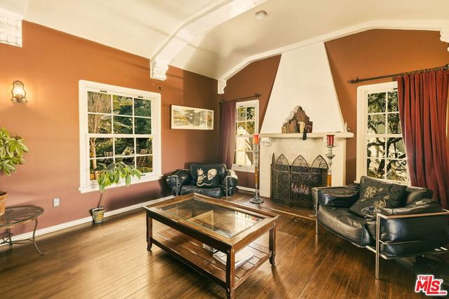 3916 Scandia Way, Los Angeles, CA 90065