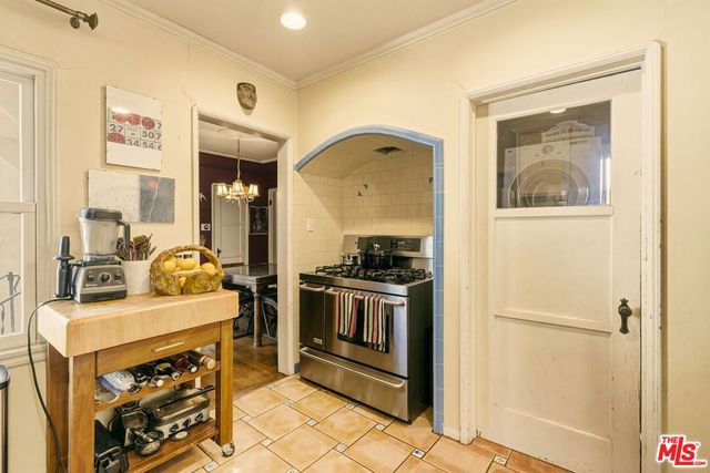 3916 Scandia Way, Los Angeles, CA 90065