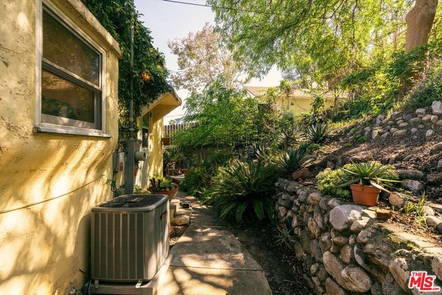 3916 Scandia Way, Los Angeles, CA 90065