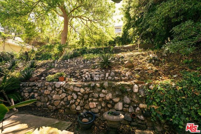 3916 Scandia Way, Los Angeles, CA 90065