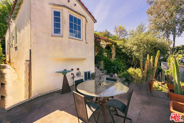 3916 Scandia Way, Los Angeles, CA 90065