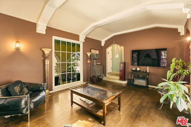 3916 Scandia Way, Los Angeles, CA 90065