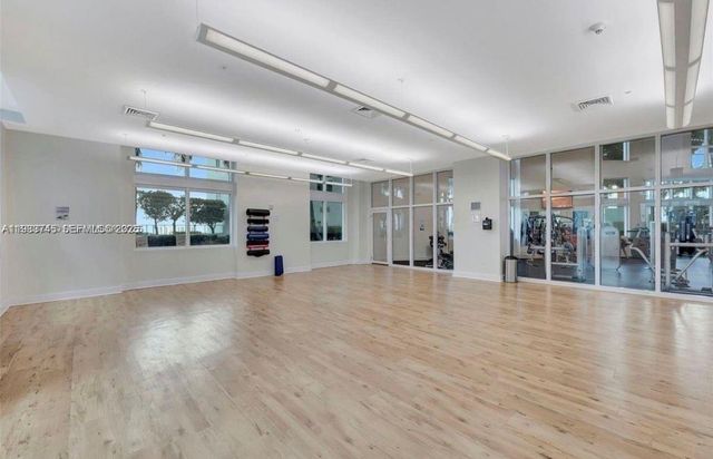 1900 N Bayshore Dr 3705, Miami, FL 33132