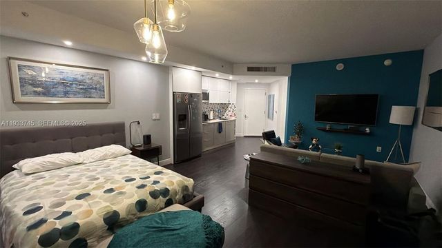 1900 N Bayshore Dr 3705, Miami, FL 33132