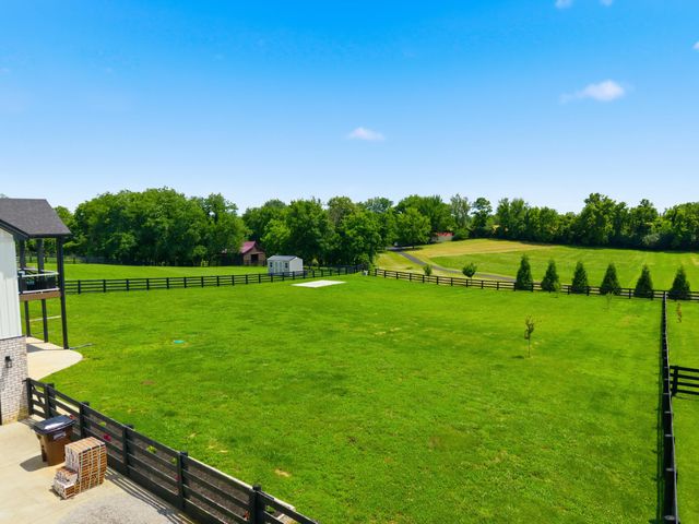 76 Woodspoint Drive, Lancaster, KY 40444