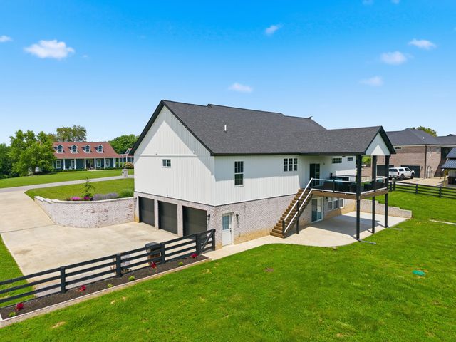 76 Woodspoint Drive, Lancaster, KY 40444