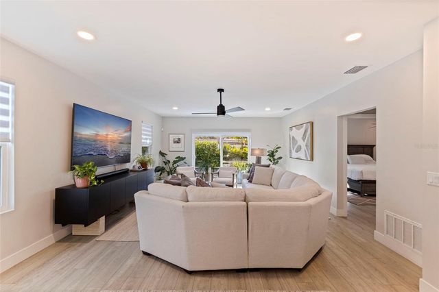 5322 NEWTON AVENUE S, Gulfport, FL 33707