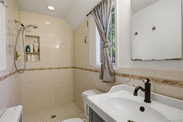 1 Aviemore Drive, New Rochelle, NY 10804