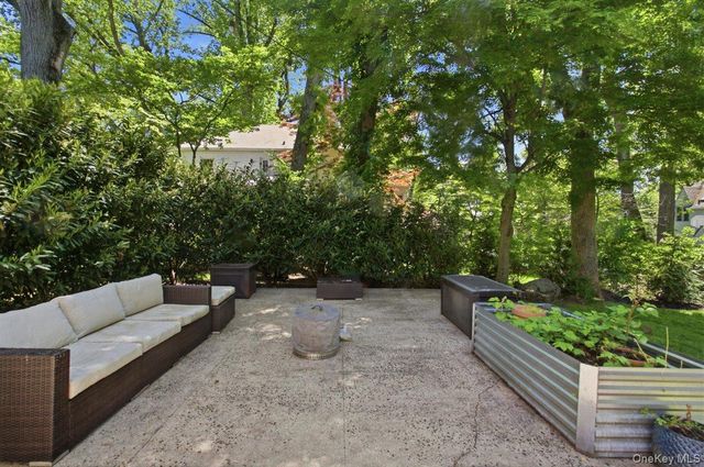 1 Aviemore Drive, New Rochelle, NY 10804