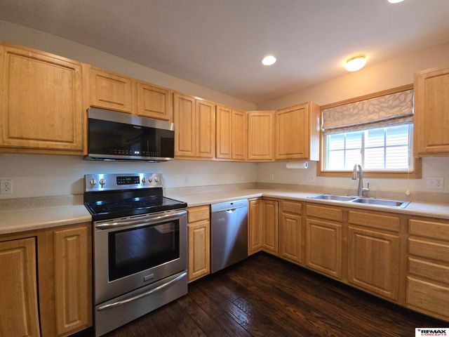 7433 S 16th Street, Lincoln, NE 68512