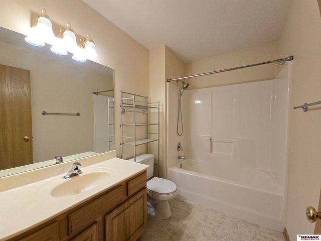 7433 S 16th Street, Lincoln, NE 68512