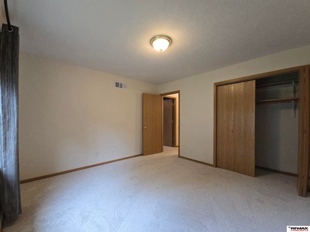 7433 S 16th Street, Lincoln, NE 68512