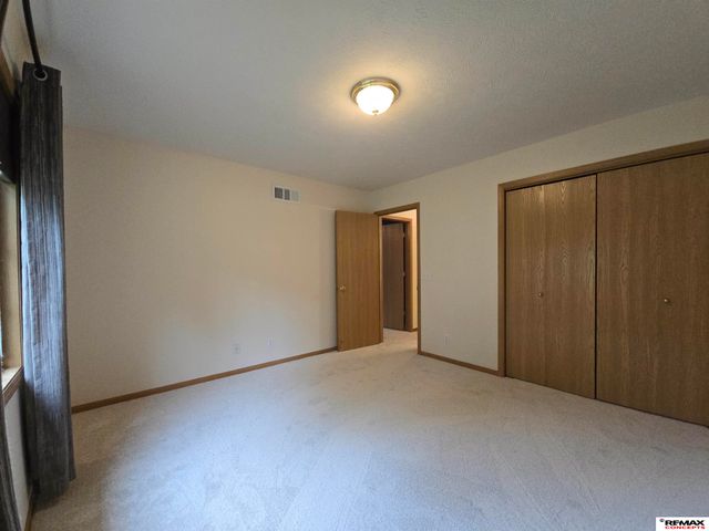 7433 S 16th Street, Lincoln, NE 68512