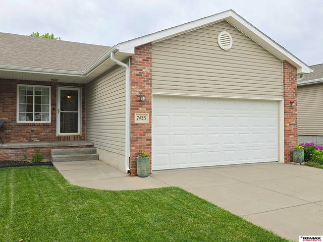 7433 S 16th Street, Lincoln, NE 68512