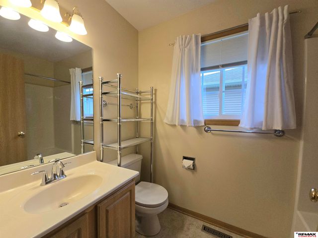 7433 S 16th Street, Lincoln, NE 68512