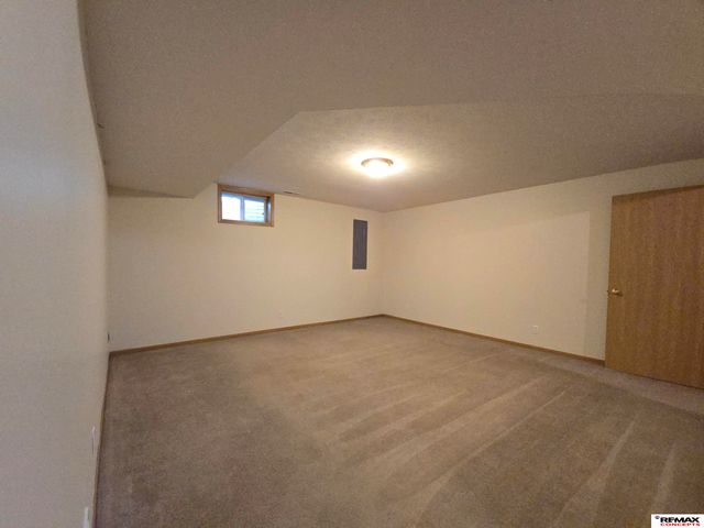 7433 S 16th Street, Lincoln, NE 68512