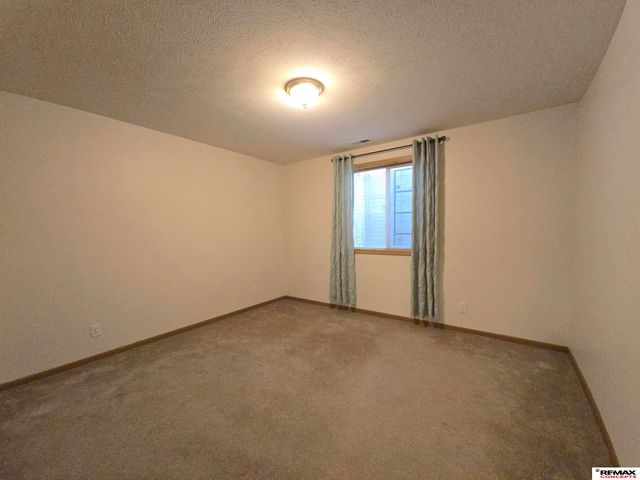 7433 S 16th Street, Lincoln, NE 68512