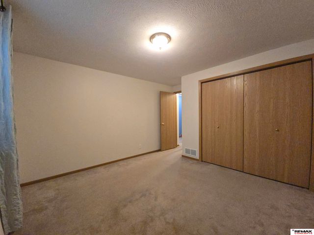 7433 S 16th Street, Lincoln, NE 68512