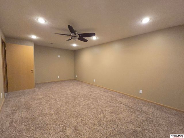 7433 S 16th Street, Lincoln, NE 68512