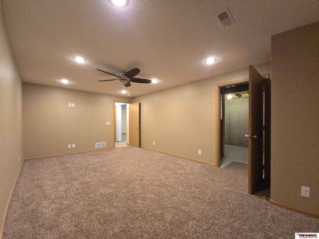 7433 S 16th Street, Lincoln, NE 68512