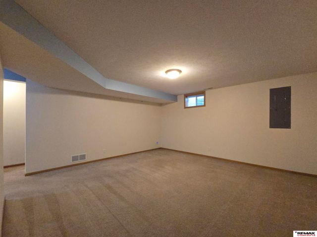 7433 S 16th Street, Lincoln, NE 68512