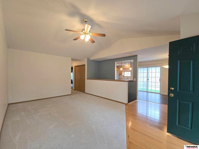 7433 S 16th Street, Lincoln, NE 68512